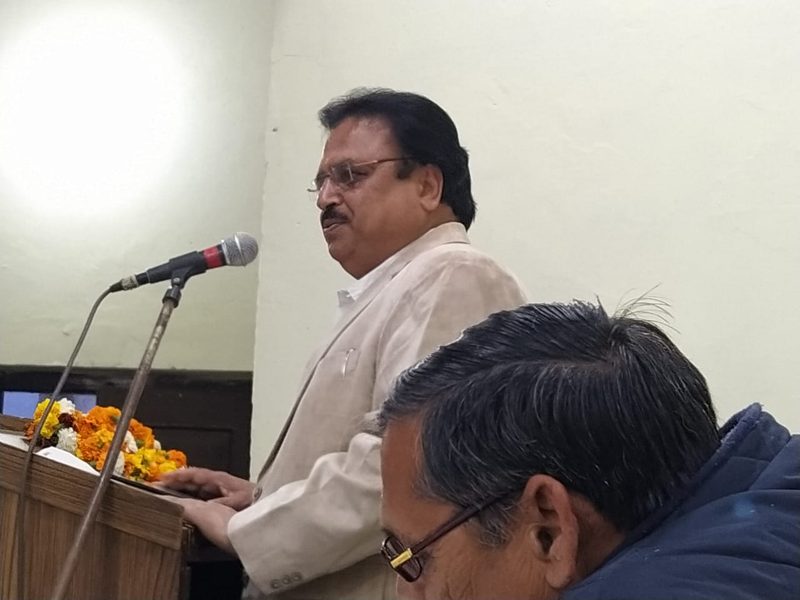 जिसकी अंटी में पैसा है उसकी होली है