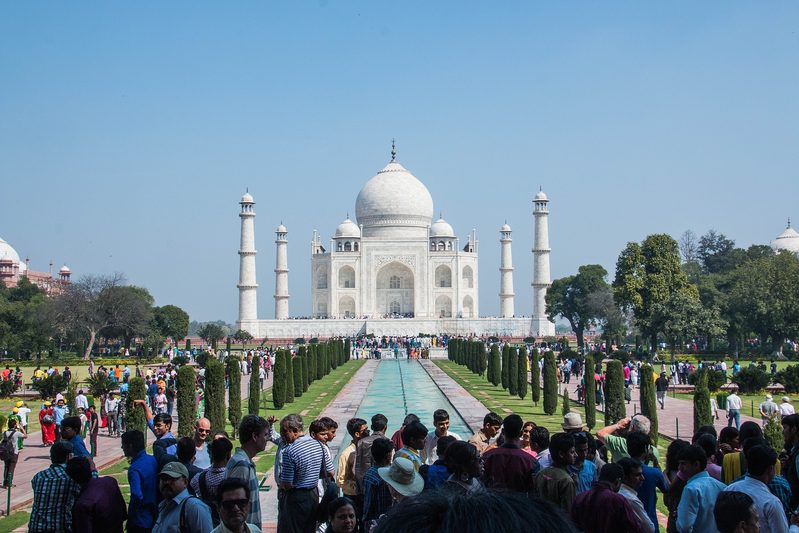 अब ताजमहल बदनाम कर रहा आगरा को